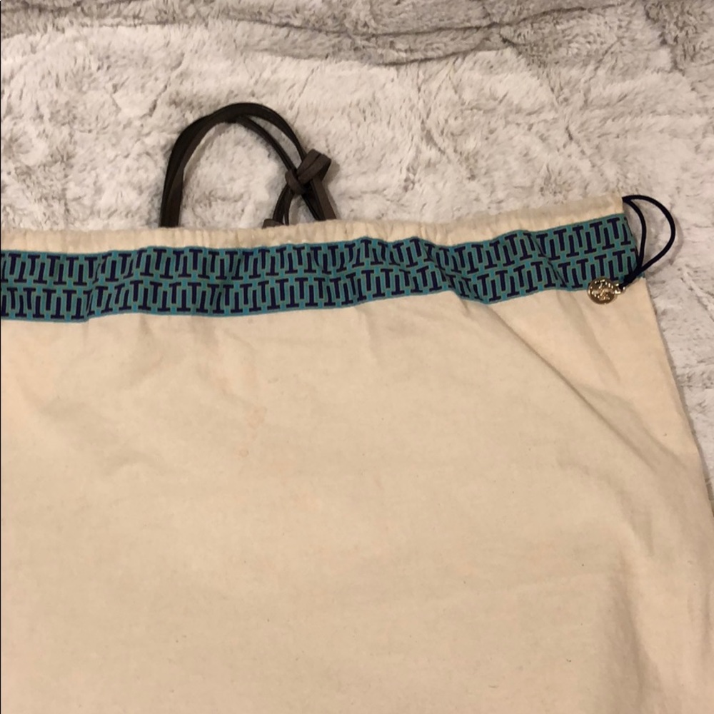 Tory Burch McGraw Tote Silver Maple - Picture 14 of 14